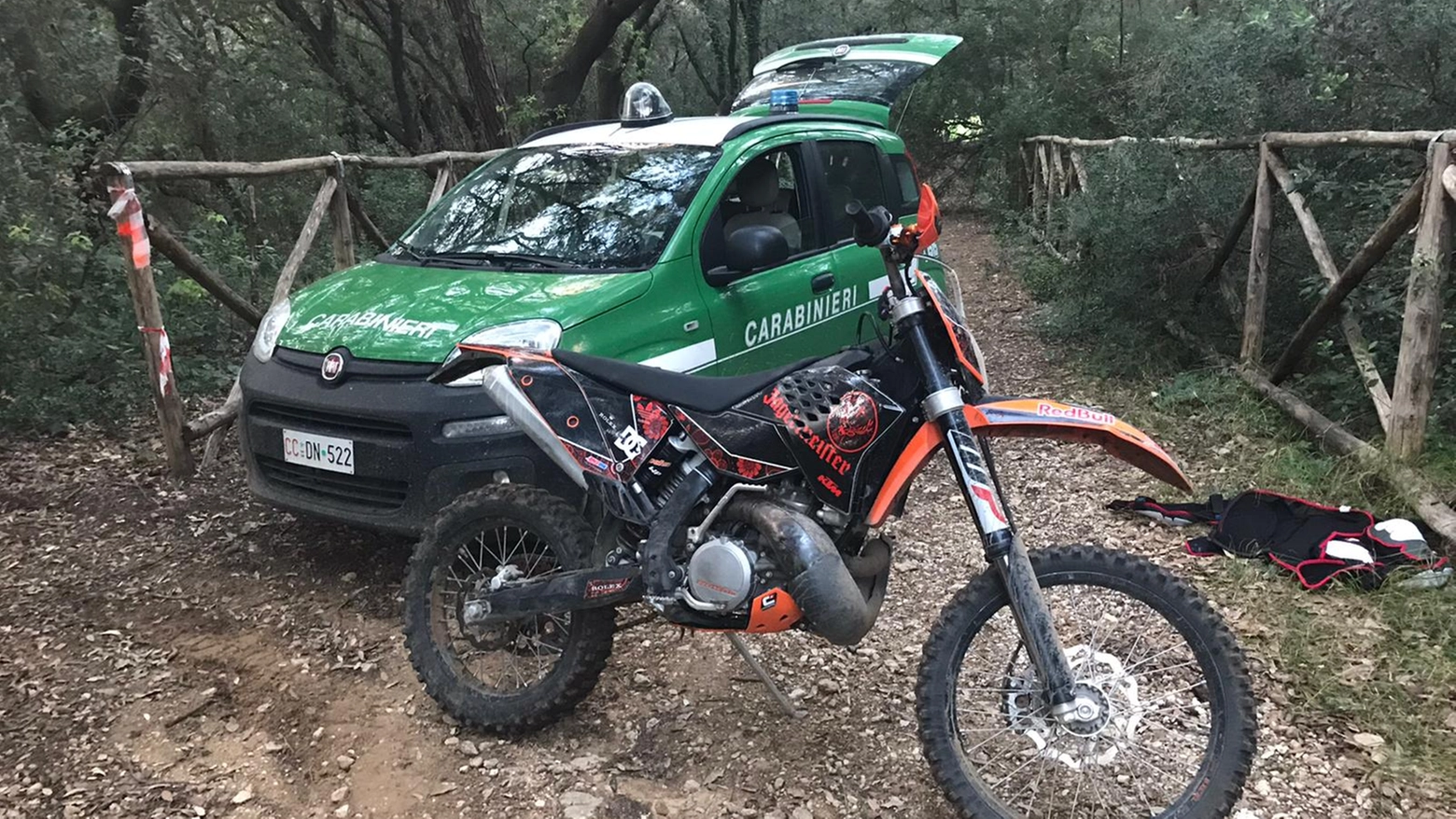 La moto fermata dai carabinieri forestali