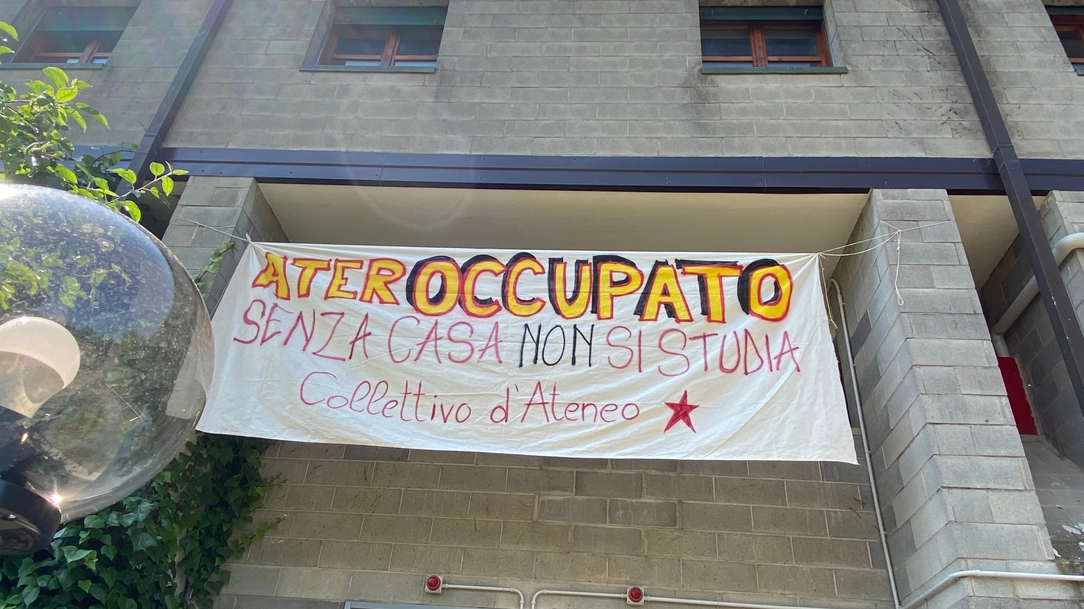 La casa dello studente occupata in viale Morgagni