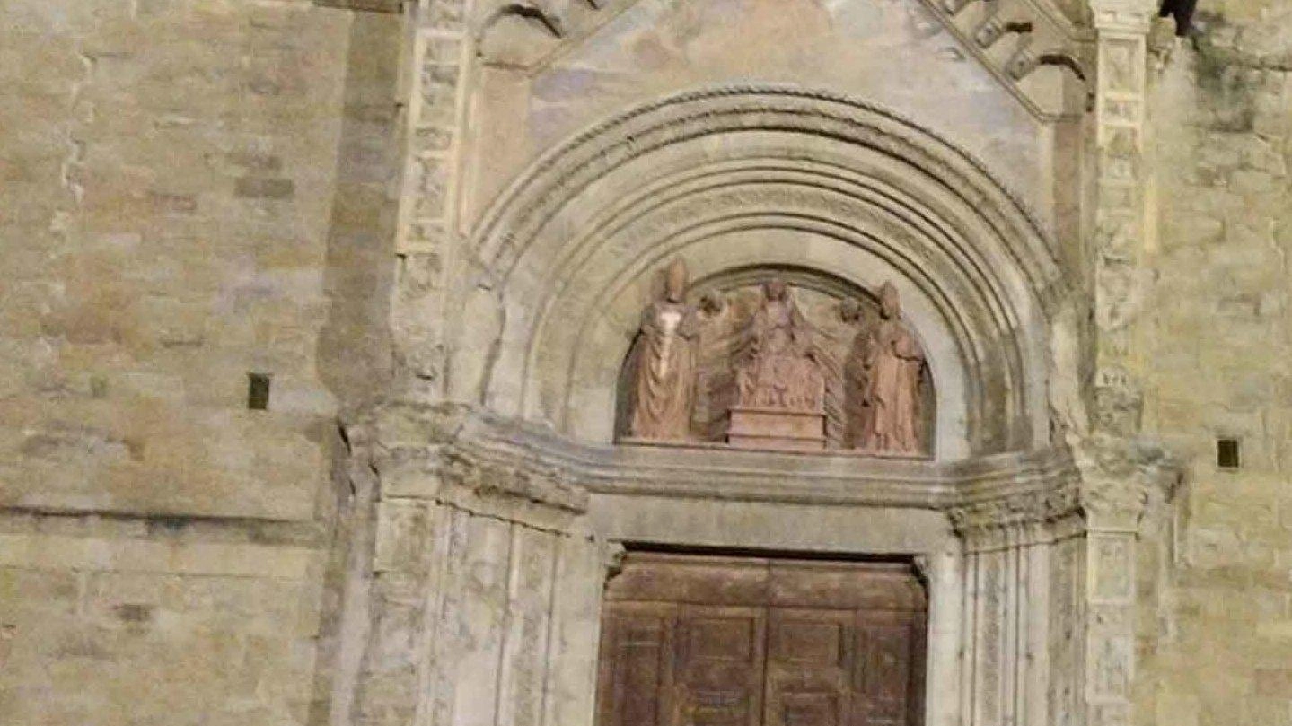Parte il restauro della prima porta del Duomo