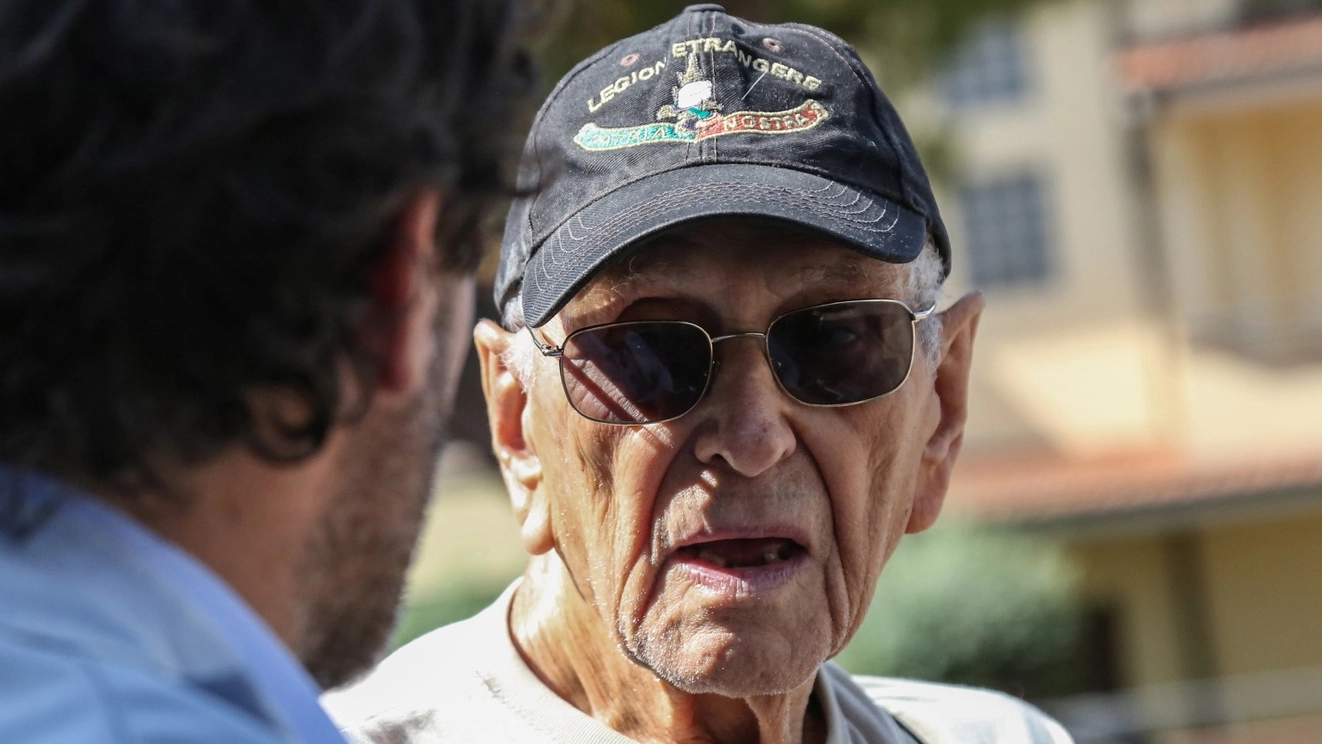 Giampiero Vigilanti, 88 anni, vive a Prato da oltre trent’anni, è indagato per maltrattamenti alla moglie  