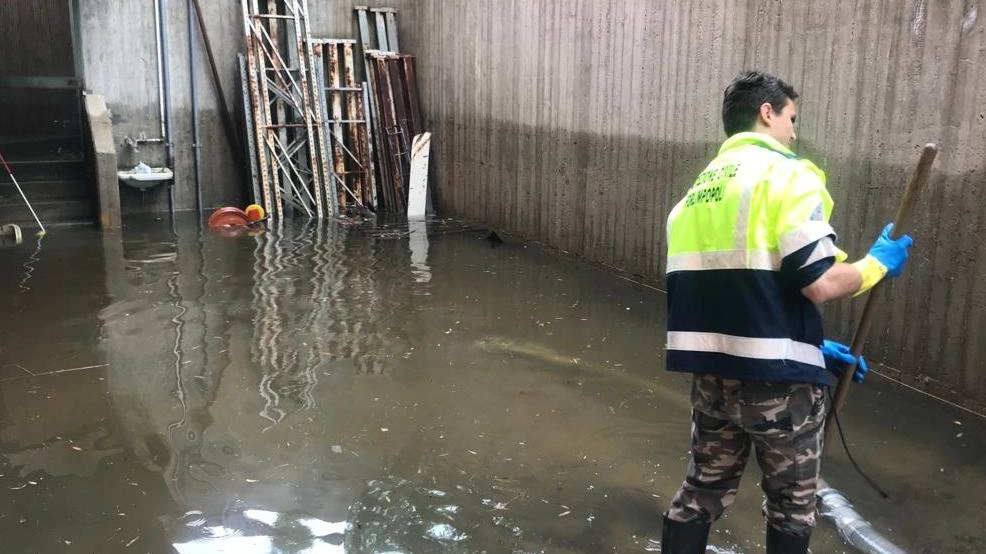 Protezione civile sott’acqua. Infiltrazioni nella sede. Comune corre ai ripari Protezione civile sott’acqua. Infiltrazioni nella sede. Comune corre ai ripari