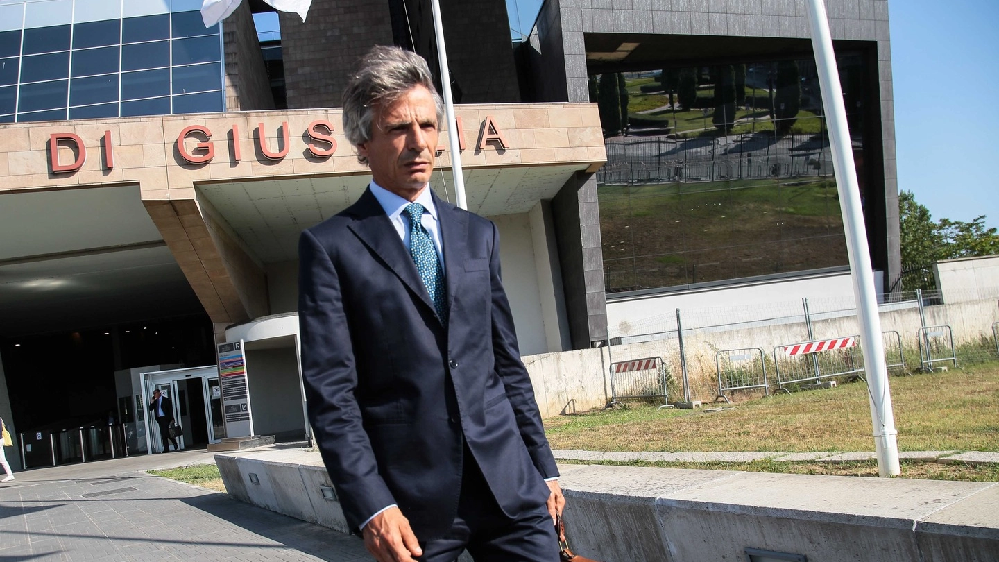 Giuseppe Mussari all'uscita dal Palazzo di giustizia di Firenze (New Press Photo)
