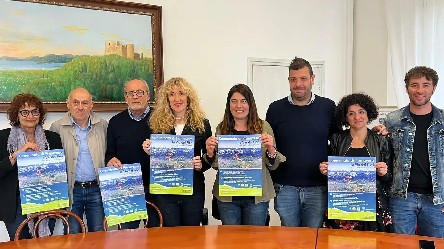 Dal mare alle Apuane Camminata di primavera Borghi tra musica e natura Dal mare alle Apuane Camminata di primavera Borghi tra musica e natura