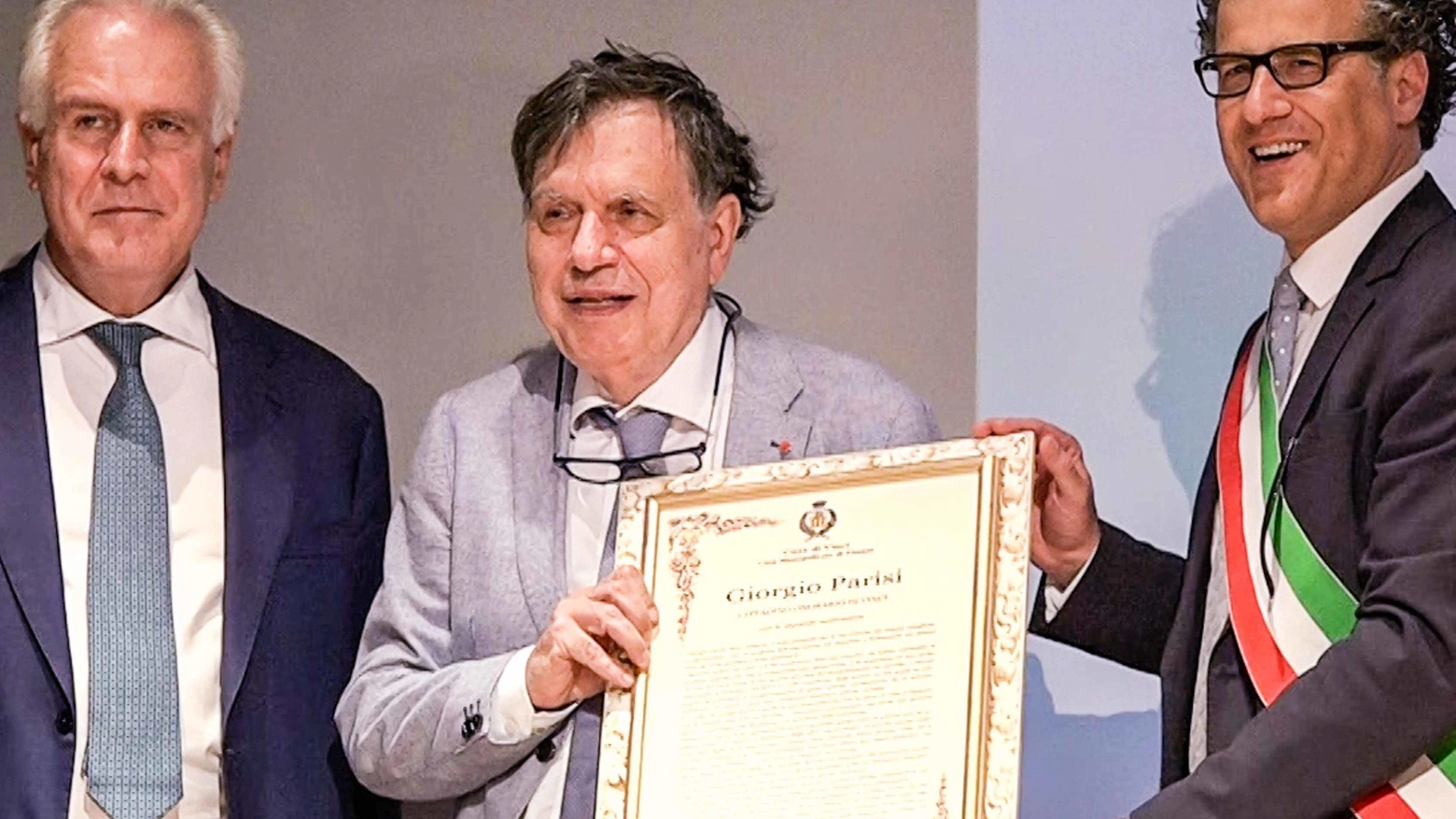 Parisi è cittadino onorario Il premio Nobel elogia Vinci "Entusiasta di essere qui" Parisi è cittadino onorario Il premio Nobel elogia Vinci "Entusiasta di essere qui"