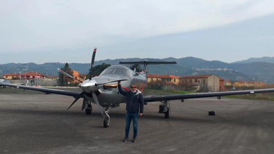 Un aereo civile di medie dimensioni atterrato sulla pista di San Lazzaro