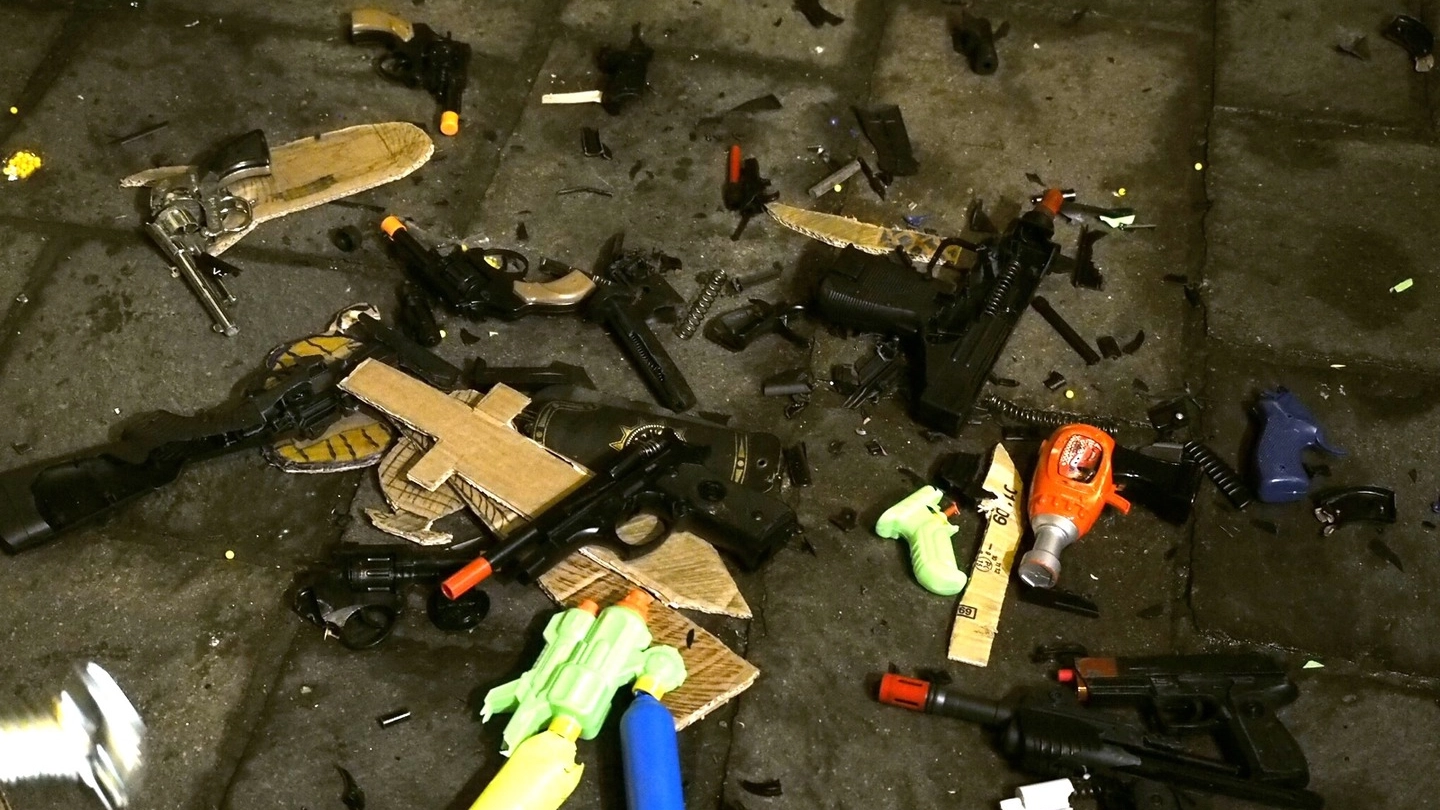Le armi giocattolo distrutte