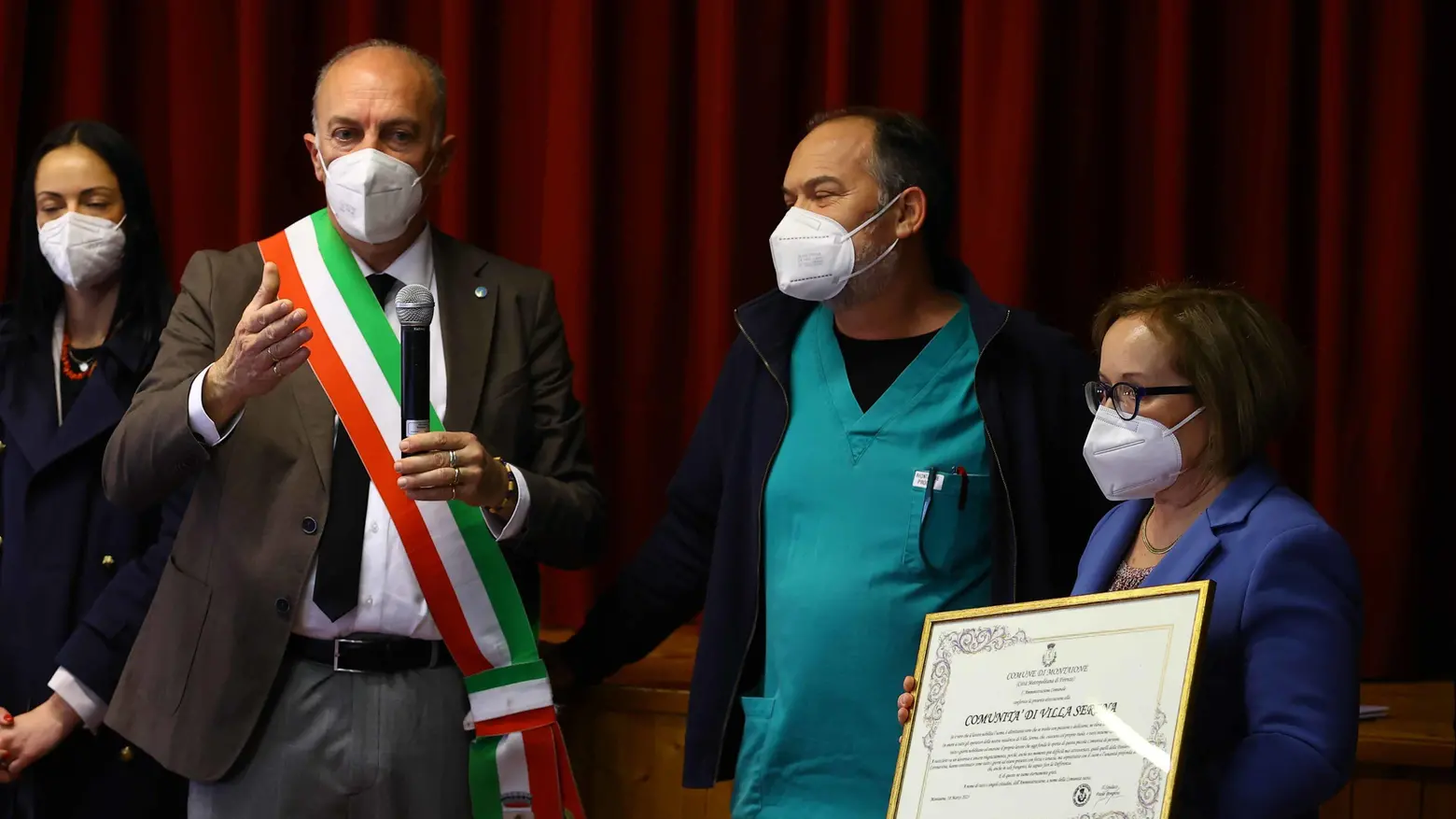 Una lapide come ricordo E tanti attestati di merito L’intera comunità non dimentica e ringrazia Una lapide come ricordo E tanti attestati di merito L’intera comunità non dimentica e ringrazia