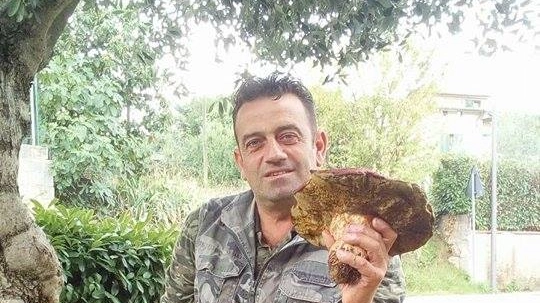 Giuseppe Liuzzo con il suo fungo gigante