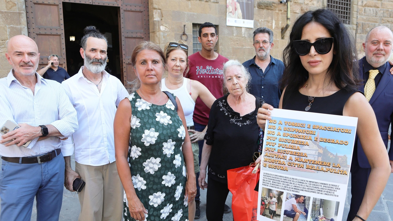 Santa Maria Novella La rivolta del commercio "La zona è irriconoscibile Ci sentiamo danneggiati" Santa Maria Novella La rivolta del commercio "La zona è irriconoscibile Ci sentiamo danneggiati"