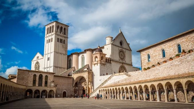 La piazza della Basilica Inferiore di Assisi