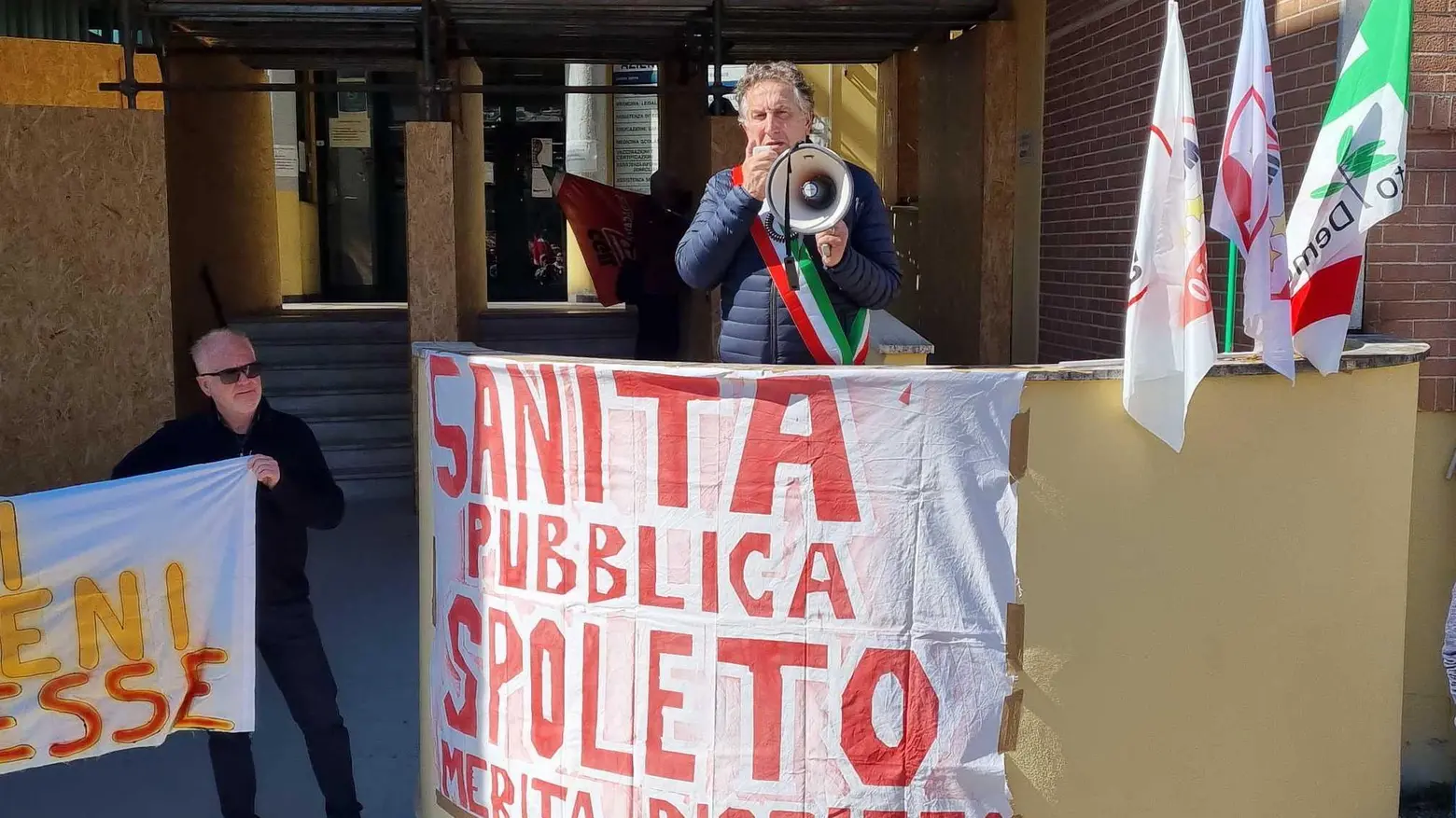 Spoleto, la protesta si fa politica: "Vogliamo un cardiologo h24" Spoleto, la protesta si fa politica: "Vogliamo un cardiologo h24"