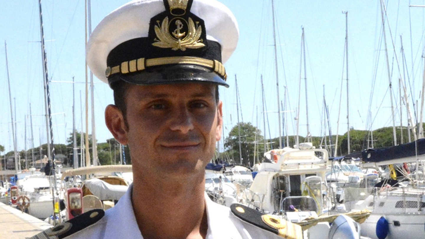 Pier Francesco Dalle Luche, 35 anni, comandante della Capitaneria di Porto S. Stefano è morto in un incidente stradale