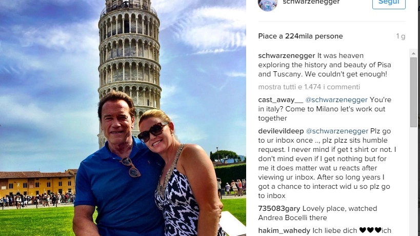 La foto postato da Arnold Schwarzenegger su Instagram con alle spalle la torre di Pisa