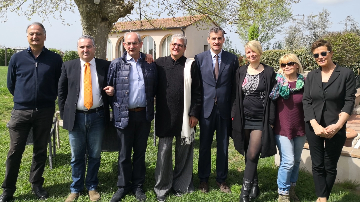 Foto di rito per gli organizzatori dell’Agrifiera che sta per tornare a San Giuliano Terme