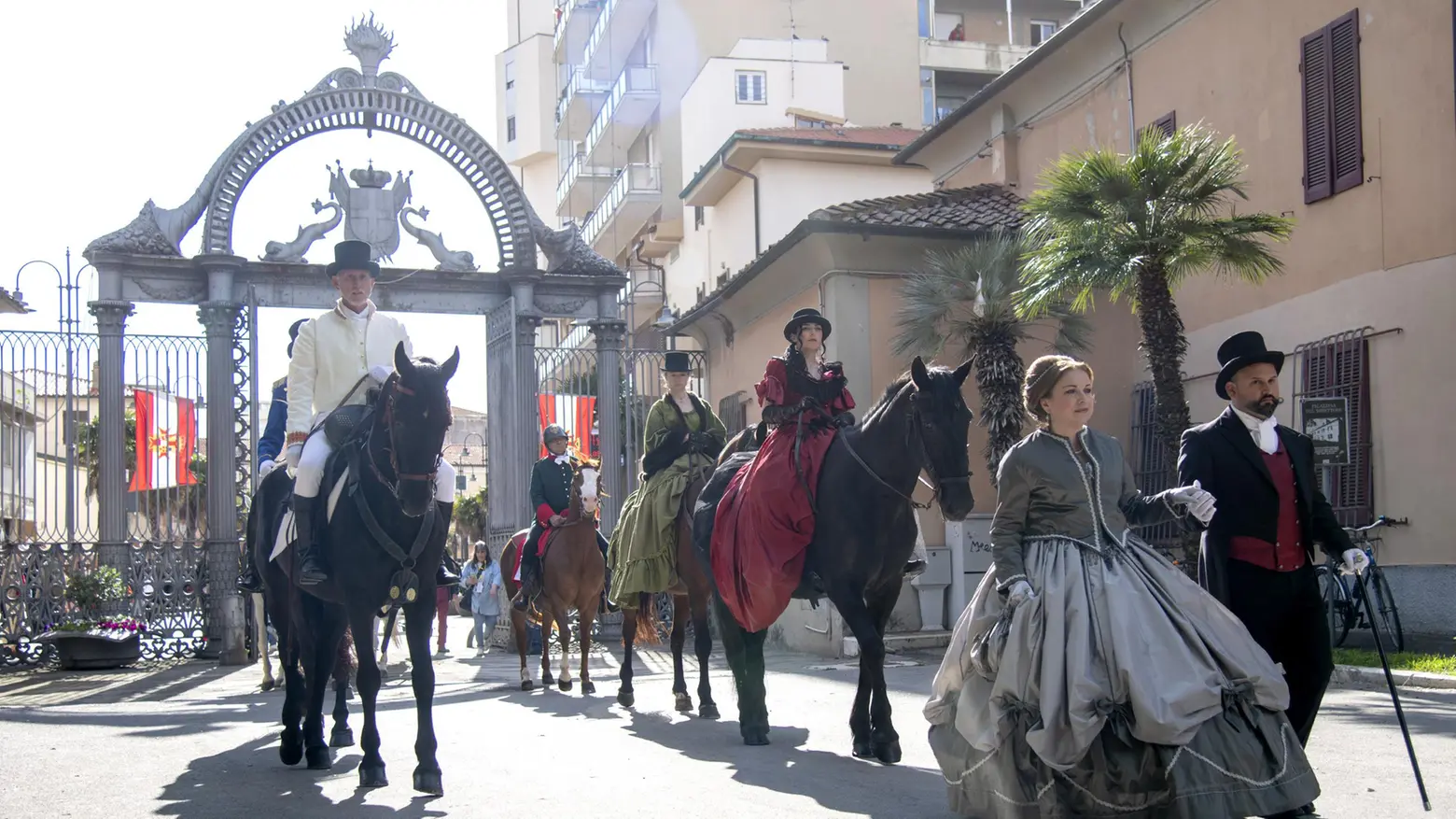 Follos da tutto esaurito Due giorni tra costumi e sfilate in città Oltre 200 i figuranti Follos da tutto esaurito Due giorni tra costumi e sfilate in città Oltre 200 i figuranti