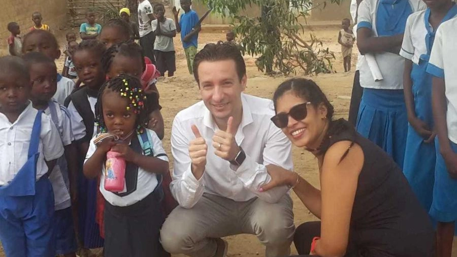 L’ambasciatore Luca Attanasio e la moglie al centro didattico in Congo