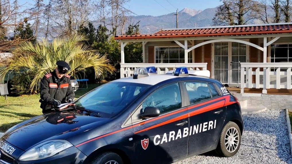 I carabinieri hanno denunciato una 34enne per abuso edilizio