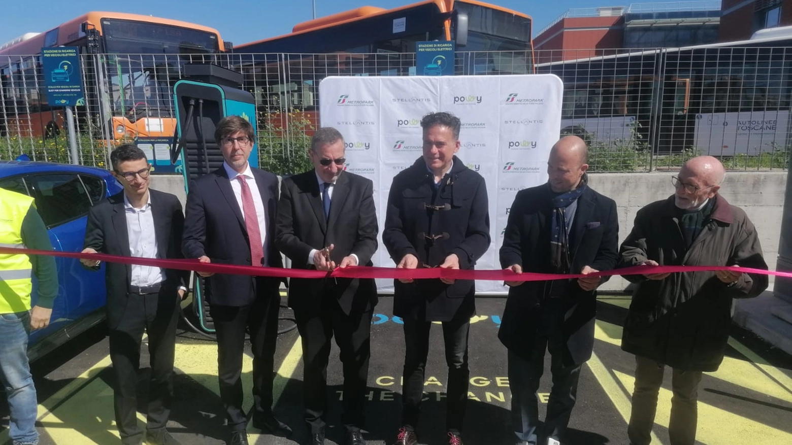 L'inaugurazione delle nuove colonnine L'inaugurazione delle nuove colonnine