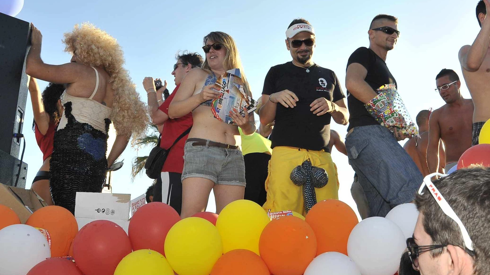 Tutti i colori dell’iride per il corteo del Pride Tutti i colori dell’iride per il corteo del Pride