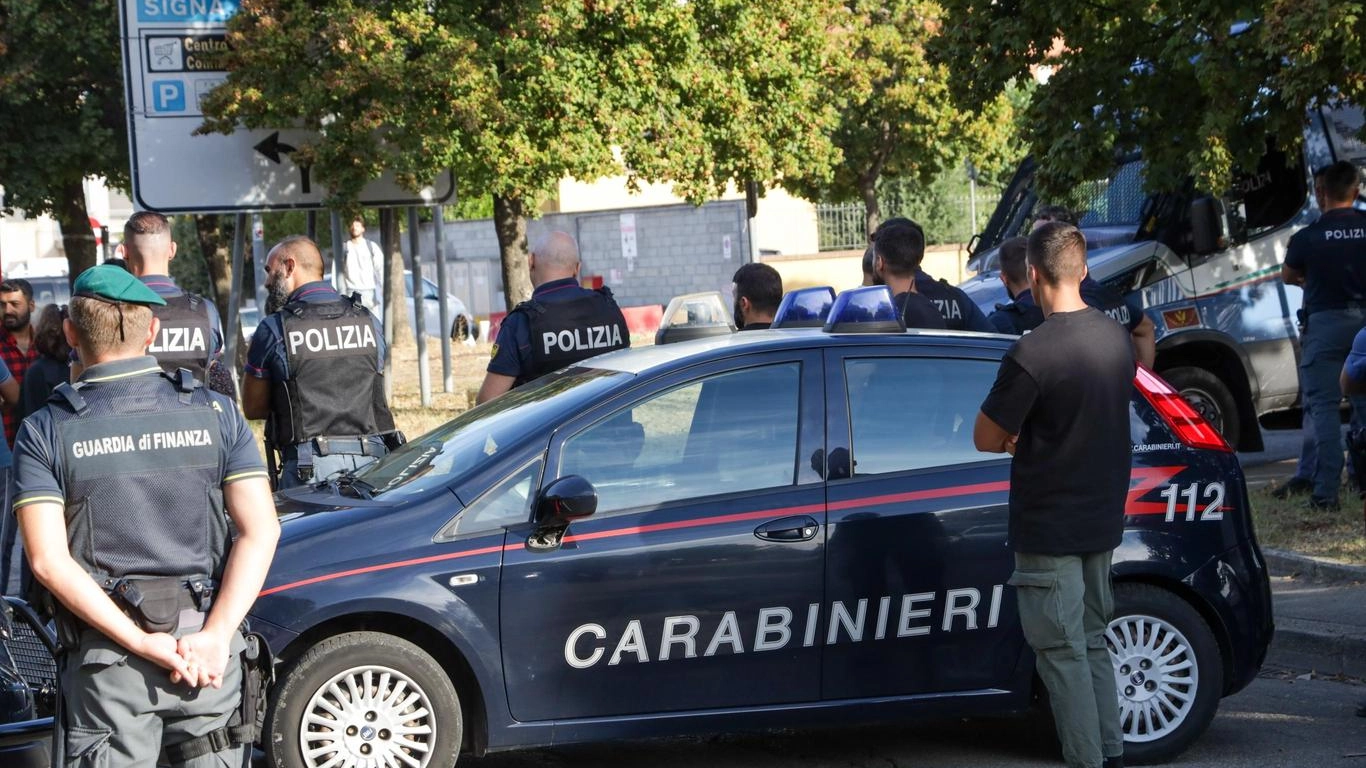 Nuovo raid dei vandali Estintori danneggiati Nuovo raid dei vandali Estintori danneggiati