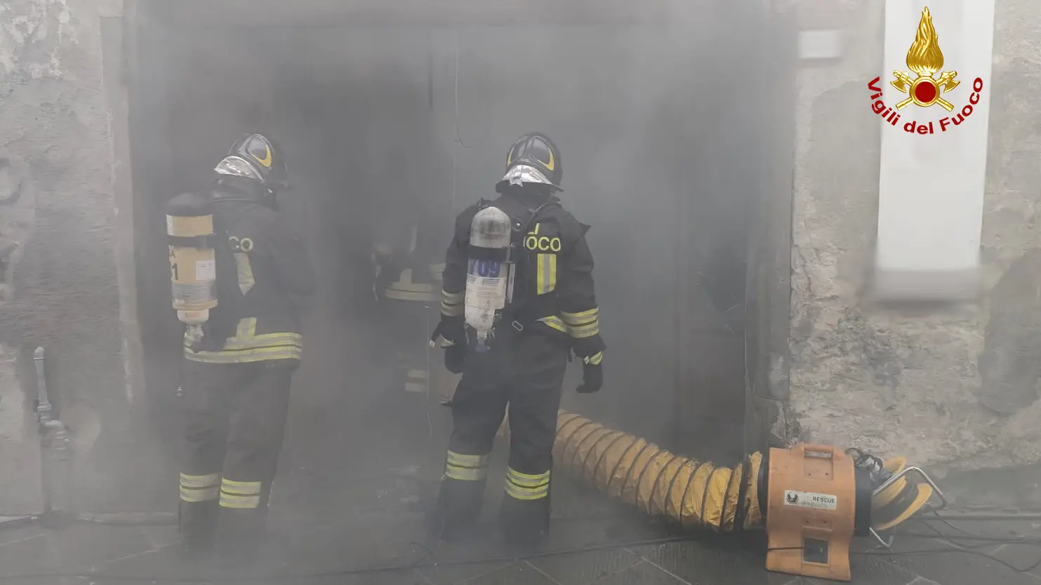 Incendio a Pisa (foto Vigili del Fuoco)