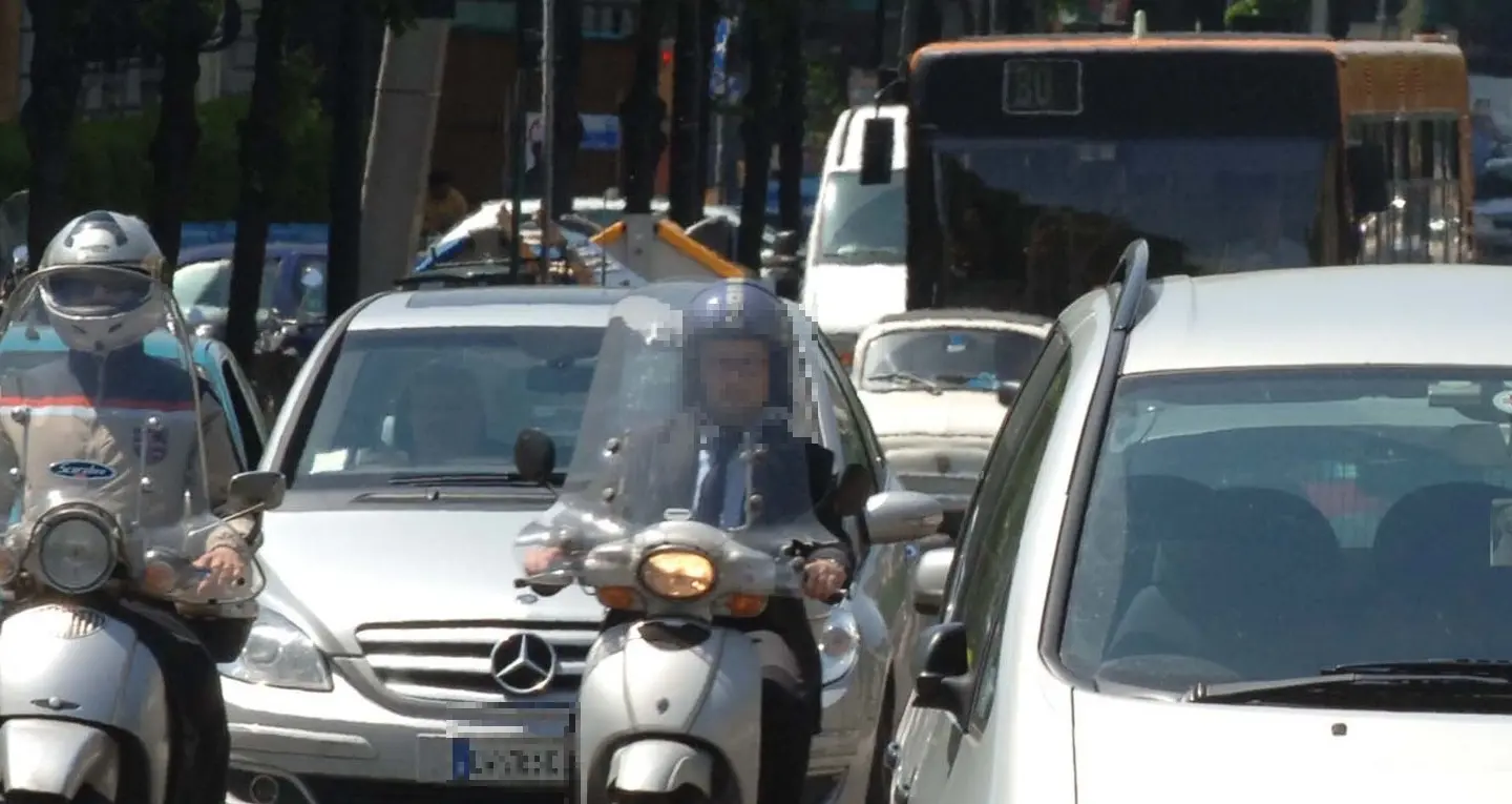 Firenze: incidente tra un pullman e un’auto, caos traffico in zona stazione