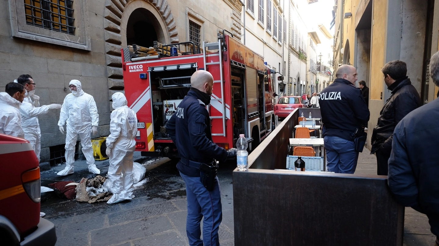 L'incendio in via Ginori (New Press Photo)