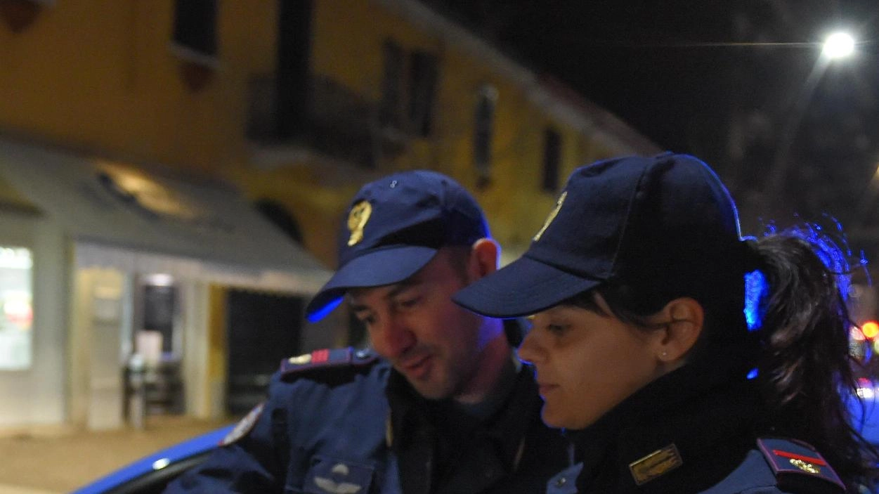 La giovane finisce in ospedale. In manette un 40enne della Versilia. Mazzeo: "Mai essere indifferenti"