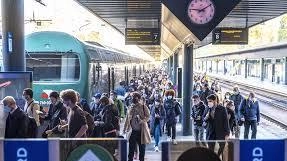 Treni bloccati tra disagi e proteste. Rabbia nel primo giorno di ‘stop’ Treni bloccati tra disagi e proteste. Rabbia nel primo giorno di ‘stop’