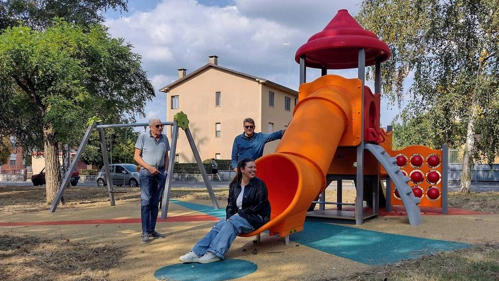 Aprono i giardini dei balocchi. Rinnovate cinque aree gioco Aprono i giardini dei balocchi. Rinnovate cinque aree gioco