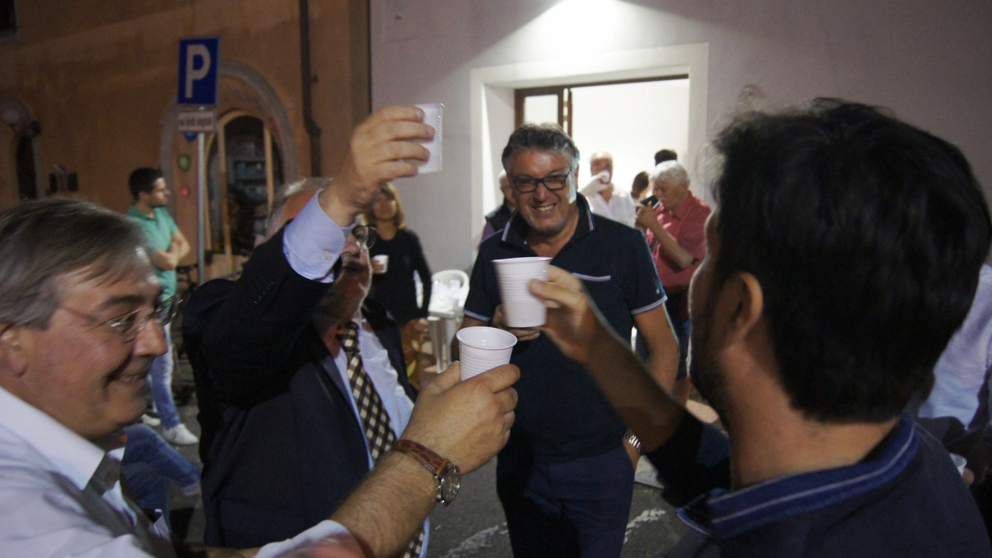 Festeggiamenti per Carmassi sindaco a Bientina (foto Sarah Esposito/Germogli)