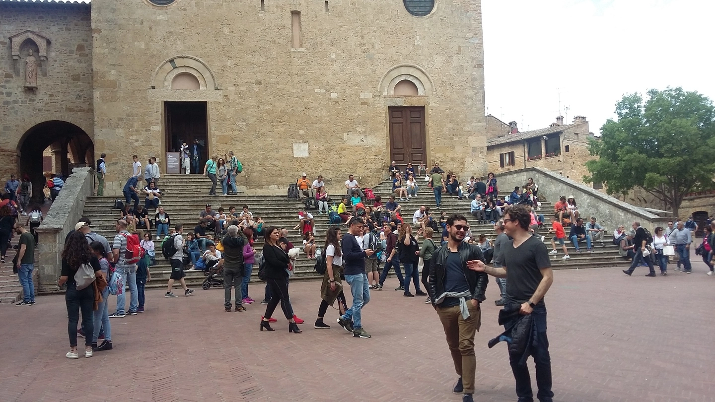 Visitatori al duomo (foto d'archivio)