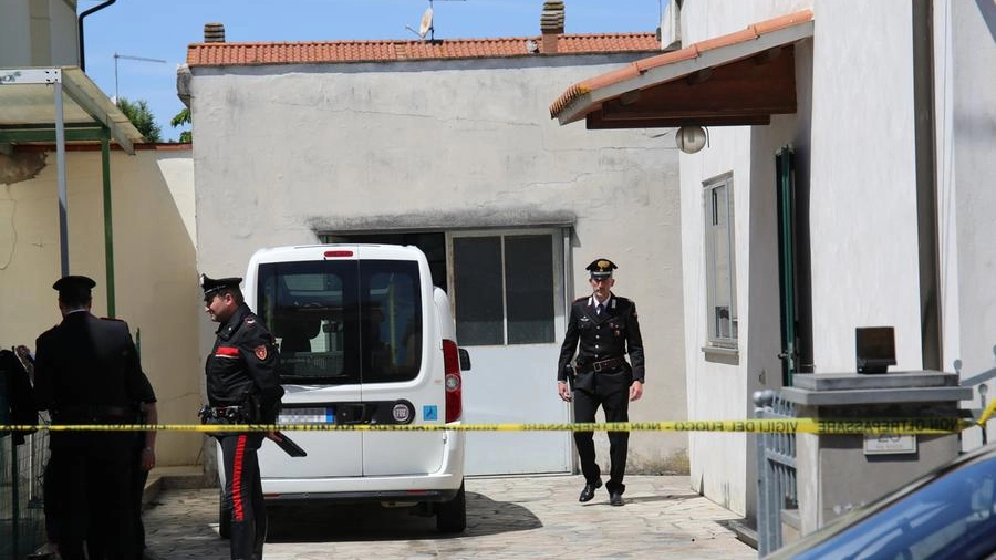 Donna trovata morta in casa, i carabinieri sul posto (Foto Germogli)