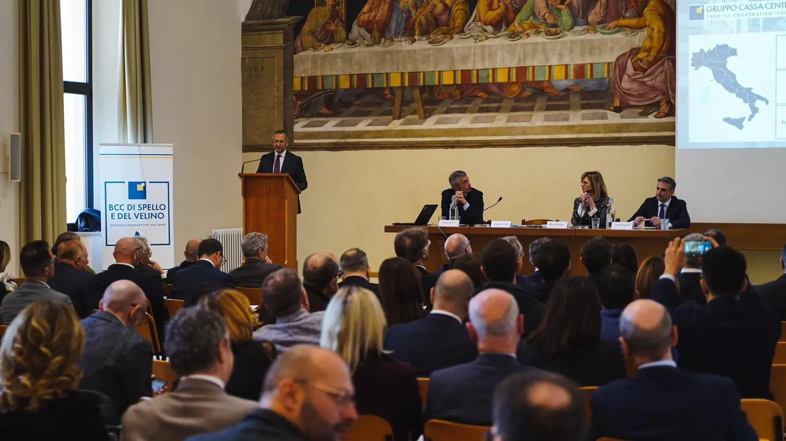 Il ruolo sociale degli istituti di credito Al Sacro Convento esperti a confronto "Prendersi cura delle fragilità" Il ruolo sociale degli istituti di credito Al Sacro Convento esperti a confronto "Prendersi cura delle fragilità"