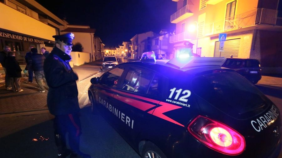 Colpo ai danni di un bancomat, intervengono i carabinieri