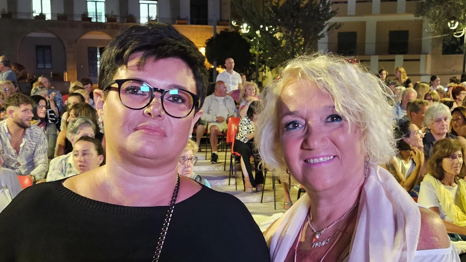 Sfilata di moda a Monte Argentario: Centri Commerciali Naturali in Piazza delle Meraviglie
Sfilata di moda a Monte Argentario: Centri Commerciali Naturali in Piazza delle Meraviglie