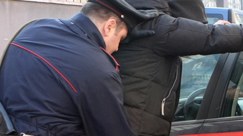 Il tunisino arrestato mentre rubava rame in un’azienda, aveva riportato lesioni a una costola Il tunisino arrestato mentre rubava rame in un’azienda, aveva riportato lesioni a una costola