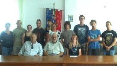 Gli organizzatori con, al centro, in camicia bianca, l'assessore Salvini