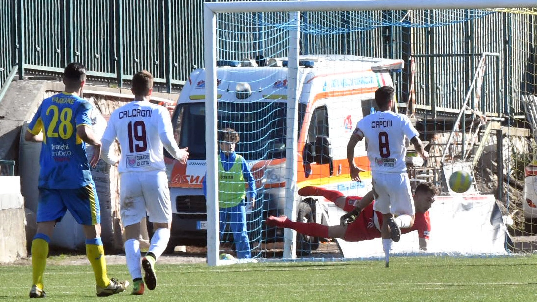 Carrarese-Pontedera, il gol di Tavano (Delia)