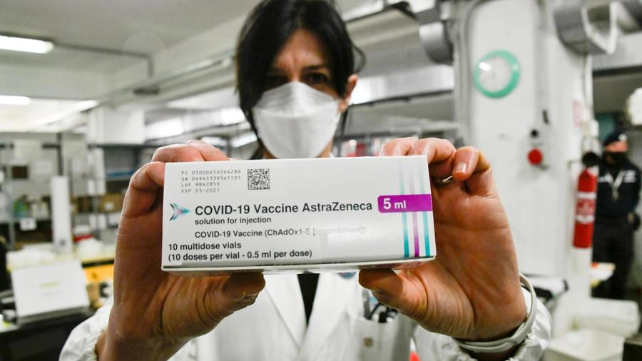 Il vaccino Astrazeneca (Foto Novi)