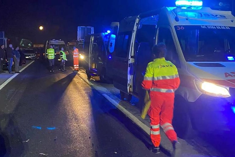 Le ambulanze sul luogo dell'incidente
