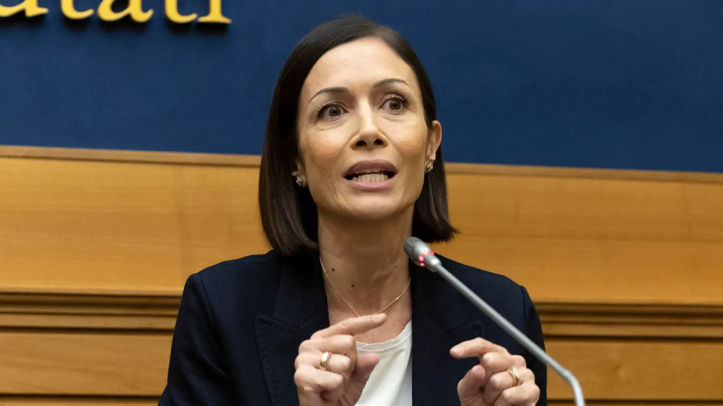 Mara Carfagna, ex Forza Italia, potrebbe essere la guida del nuovo partito lib-dem nato da Azione e Italia Viva e altre formazioni Mara Carfagna, ex Forza Italia, potrebbe essere la guida del nuovo partito lib-dem nato da Azione e Italia Viva e altre formazioni