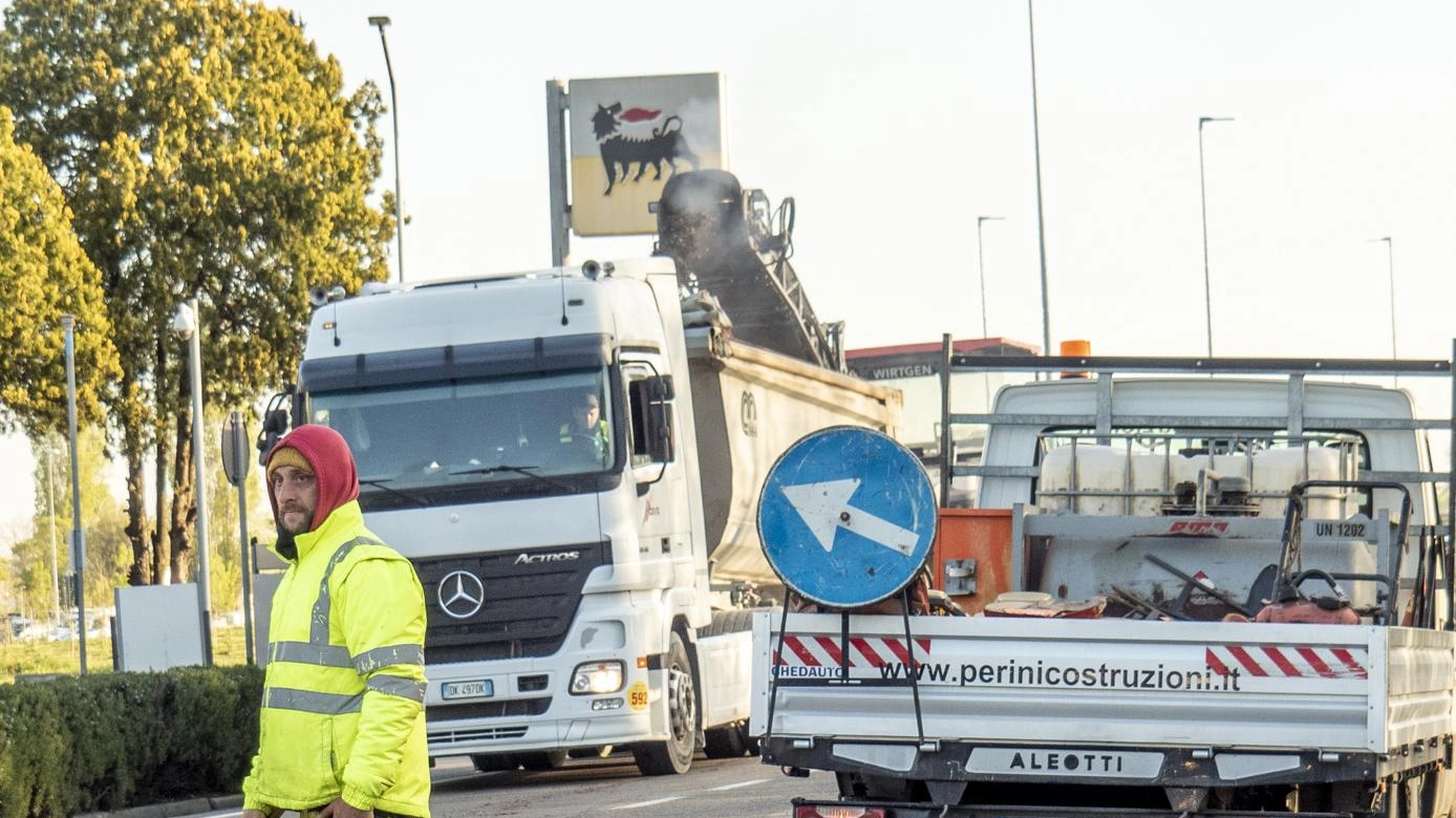 Strade, collegamenti più veloci La Regione ora stanzia i fondi "Lavori strategici per il territorio" Strade, collegamenti più veloci La Regione ora stanzia i fondi "Lavori strategici per il territorio"