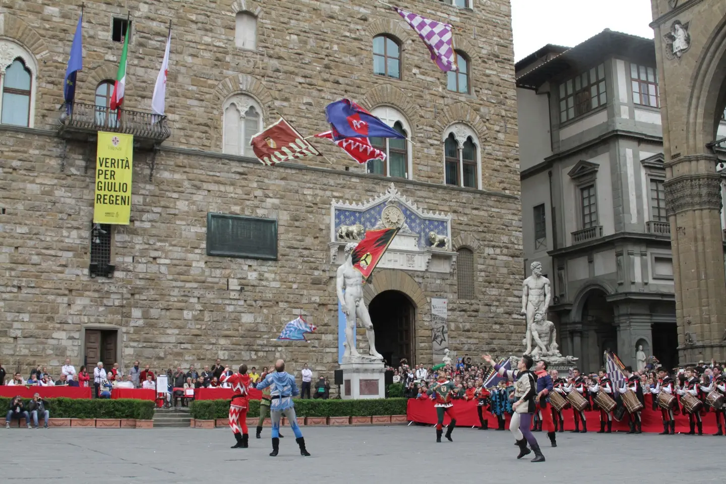 Trofeo Marzocco, spettacolo con gli sbandieratori / FOTO e VIDEO