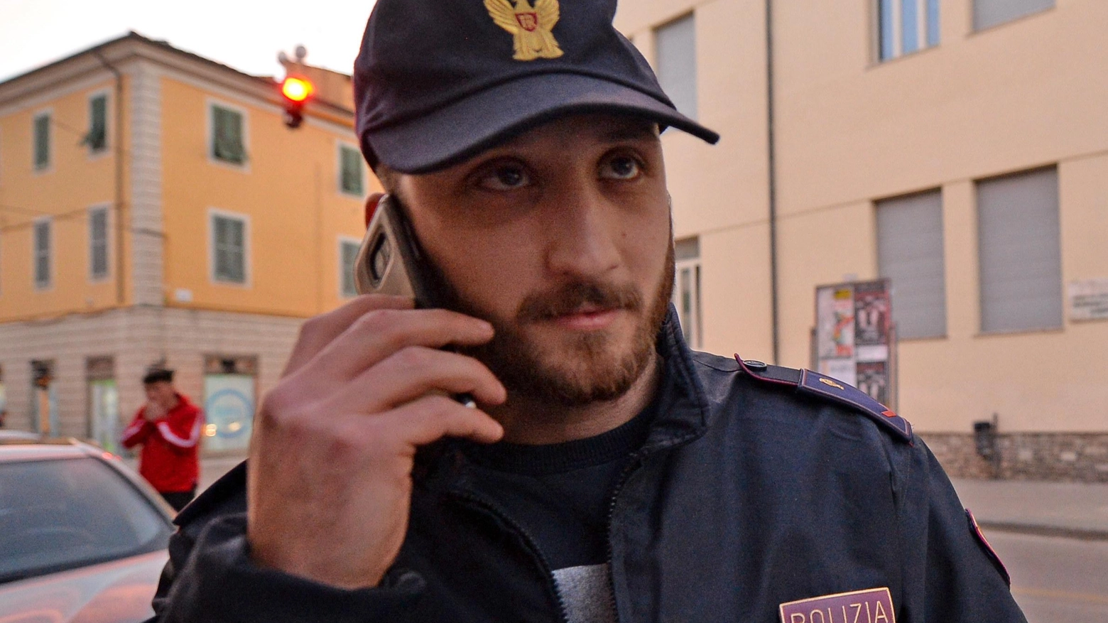 Un’altra donna aggredita in strada Ferita al collo con un coltello: grave Un’altra donna aggredita in strada Ferita al collo con un coltello: grave
