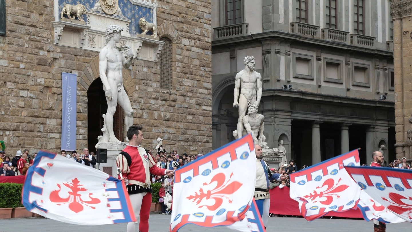Il trofeo Marzocco in piazza della Signoria (foto Edoardo Abruzzese/New Pressphoto)