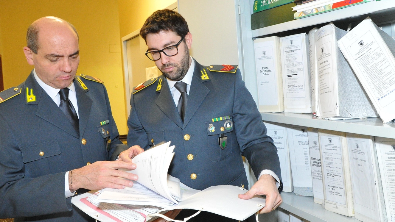 Indagini degli investigatori della Guardia di Finanza e dalla Procura antimafia di Firenze