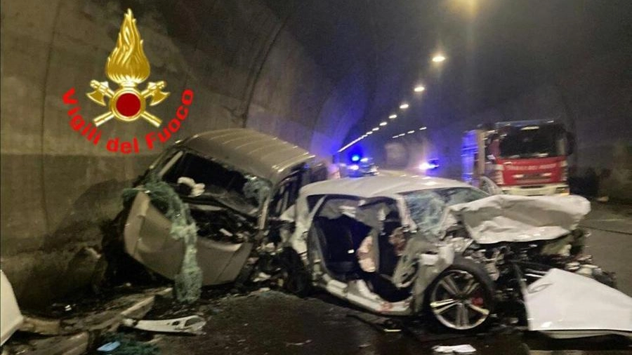 Le auto distrutte nell'incidente a Brescia