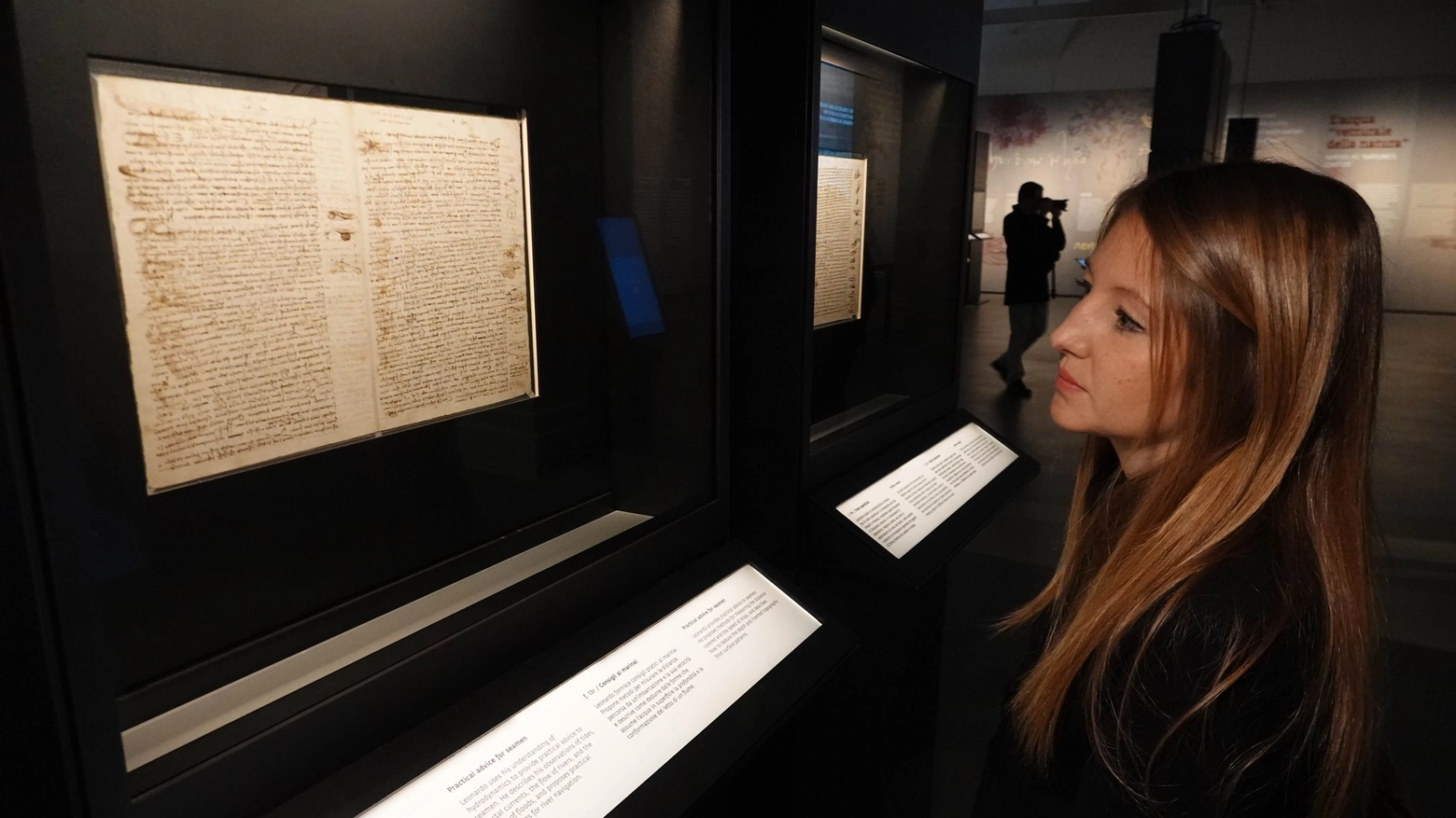 Il codice di Leonardo esposto agli Uffizi (Foto Gianluca Moggi /New Press Photo)