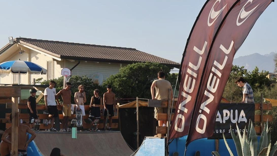 Ladri di ’tavole’. Svaligiata nella notte la sede di Apuasurf. Prese le più costose Ladri di ’tavole’. Svaligiata nella notte la sede di Apuasurf. Prese le più costose
